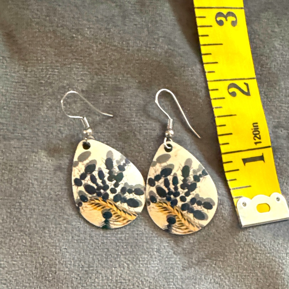 Metal enameled earrings